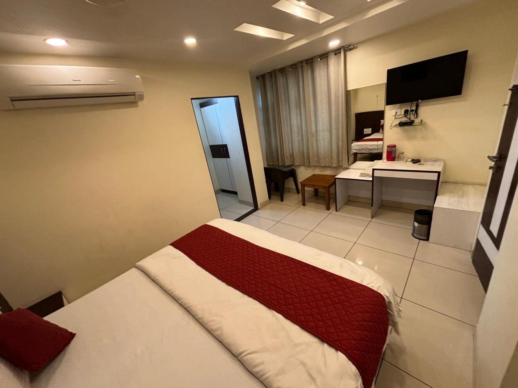 Hotel Rashika Palace Dźajpur Zewnętrze zdjęcie