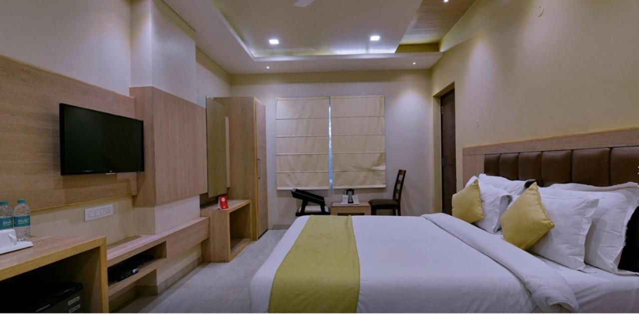 Hotel Rashika Palace Dźajpur Zewnętrze zdjęcie